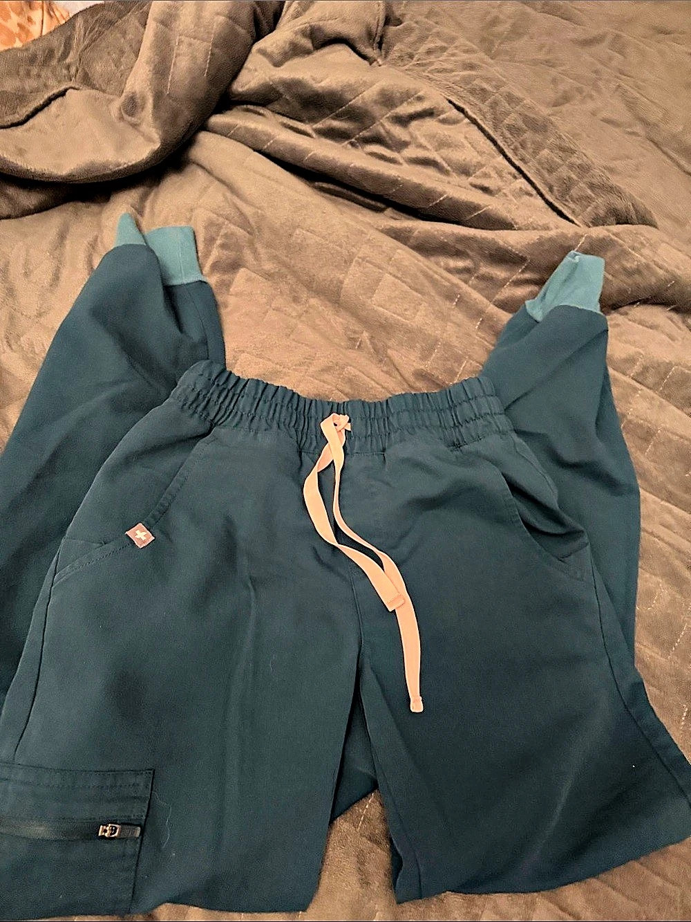 FIGS Cargo Scrub Pants in teal xxs
